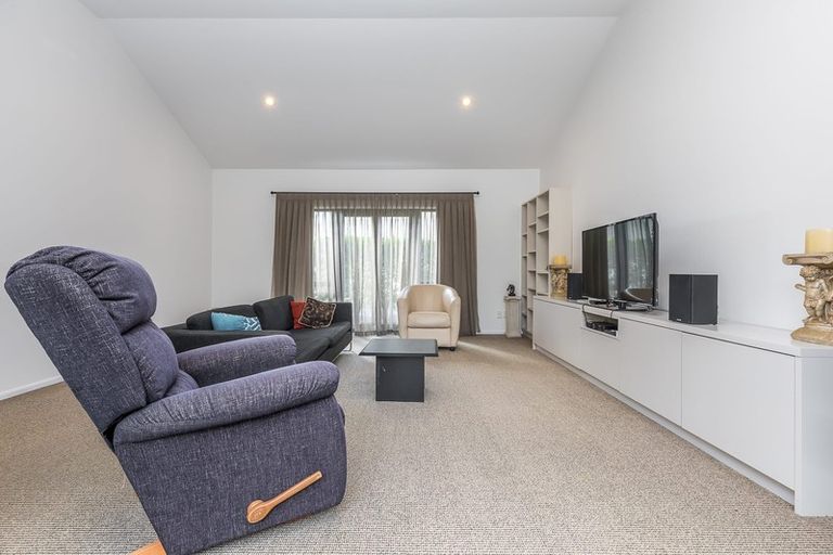 Photo of property in 9/52 Taharoto Road, Takapuna, Auckland, 0622