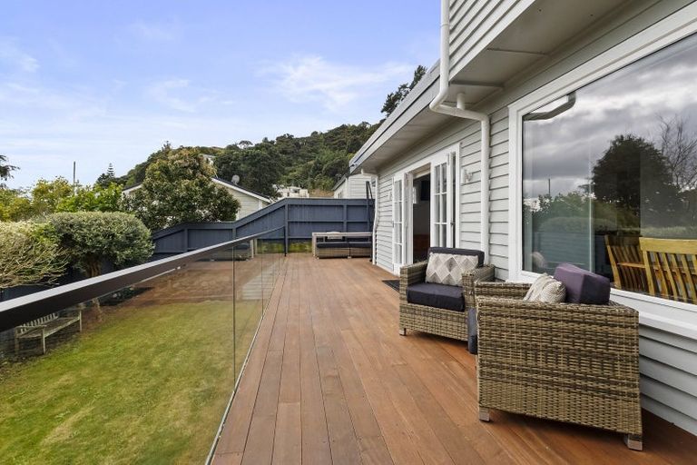Photo of property in 9 Rona Street, Eastbourne, Lower Hutt, 5013