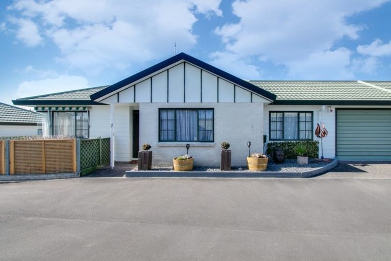 Photo of property in 1/2 Spriggs Crescent, Greenmeadows, Napier, 4112