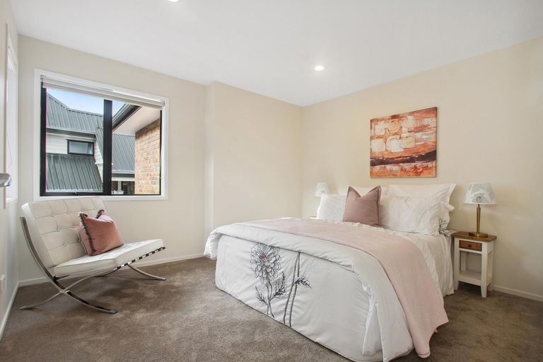 Photo of property in 4 Korotaha Terrace, Rothesay Bay, Auckland, 0630