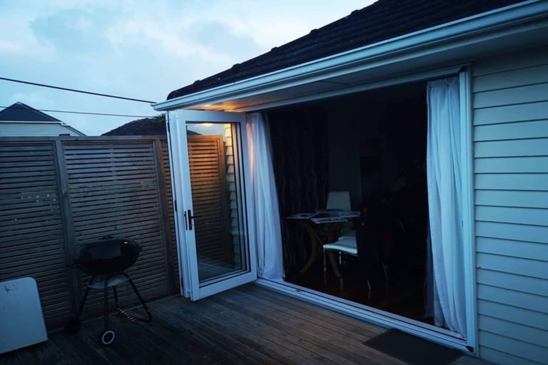 Photo of property in 7 Tatau Way, Te Atatu Peninsula, Auckland, 0610