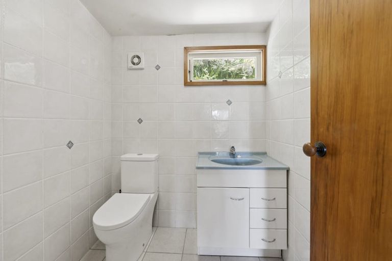 Photo of property in 222 Atkinson Road, Titirangi, Auckland, 0604