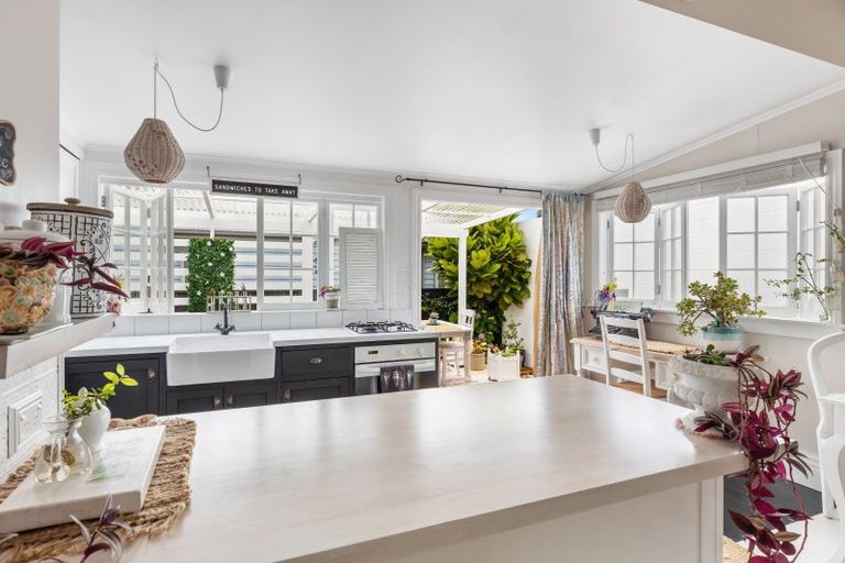 Photo of property in 32 Belt Road, Moturoa, New Plymouth, 4310