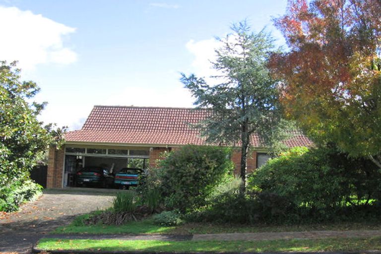 Photo of property in 1 Parramatta Place, Botany Downs, Auckland, 2010