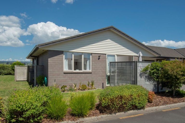 Photo of property in Waterview Estate, 18/4 Greystone Place, Omokoroa, 3114