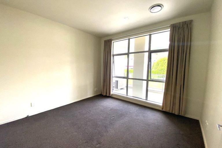 Photo of property in 2/20 Main Road, Tawa, Wellington, 5028