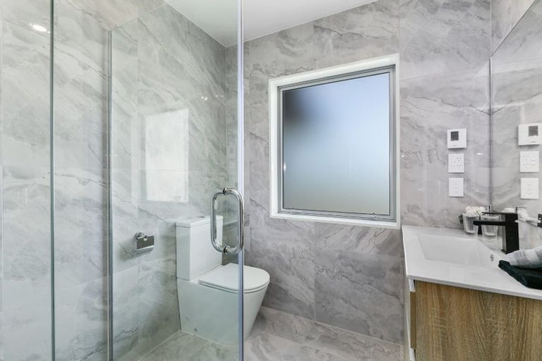 Photo of property in 4 Poto Road, Normandale, Lower Hutt, 5010