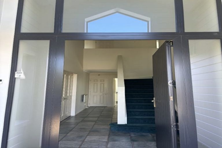 Photo of property in 18 Derry Hill, Churton Park, Wellington, 6037