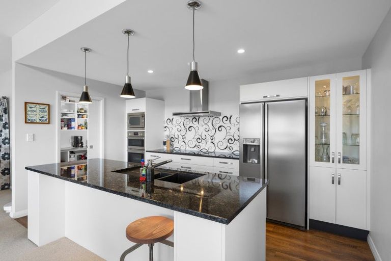 Photo of property in 1 Holcombrooke Lane, Welcome Bay, Tauranga, 3175