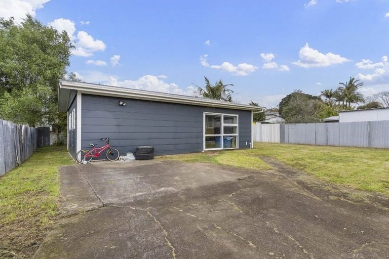 Photo of property in 16 Toatoa Place, Mangere Bridge, Auckland, 2022
