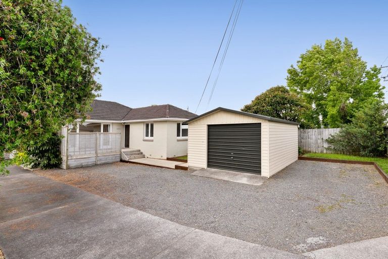 Photo of property in 727 Te Atatu Road, Te Atatu Peninsula, Auckland, 0610