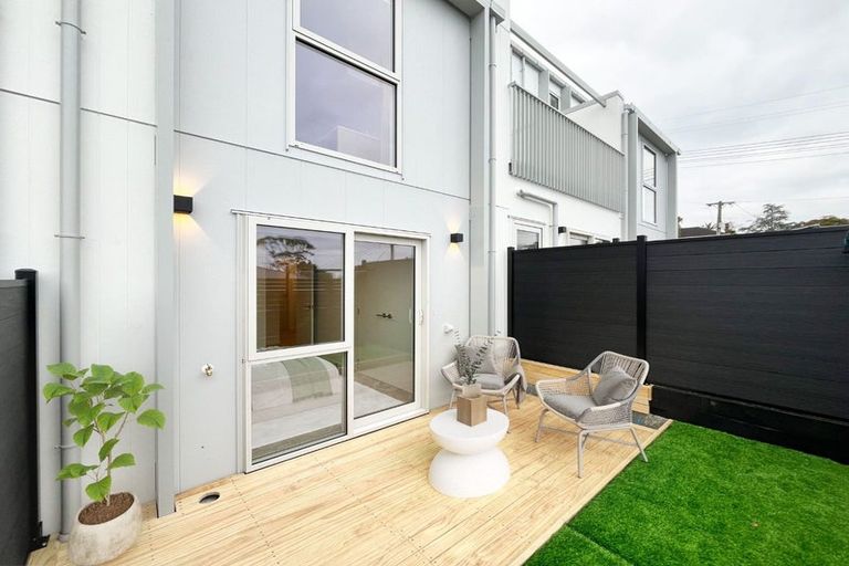 Photo of property in 16/9 Aeroview Drive, Beach Haven, Auckland, 0626