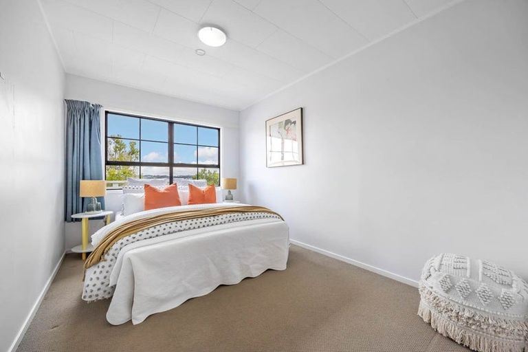 Photo of property in 13 Santiago Crescent, Unsworth Heights, Auckland, 0632