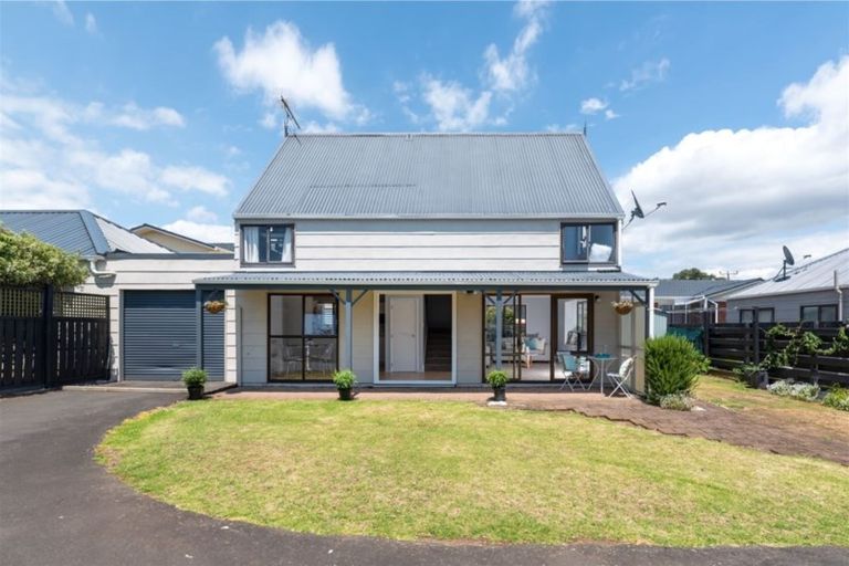 Photo of property in 2/8 Shakespeare Road, Milford, Auckland, 0620
