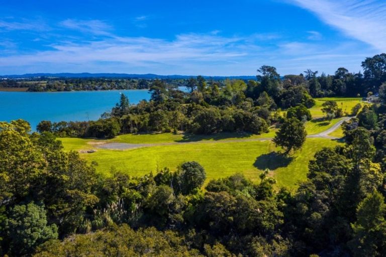 Photo of property in 34 Merewhira Road, Paremoremo, Albany, 0793