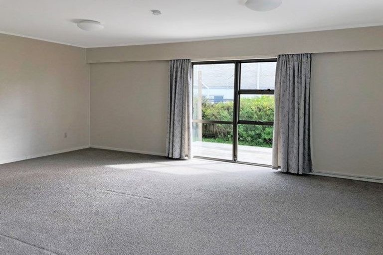 Photo of property in 1/25 Butley Drive, Farm Cove, Auckland, 2012