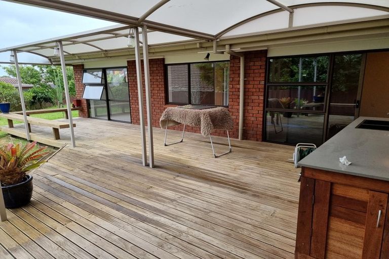 Photo of property in 57 Dalwhinnie Parade, Highland Park, Auckland, 2010