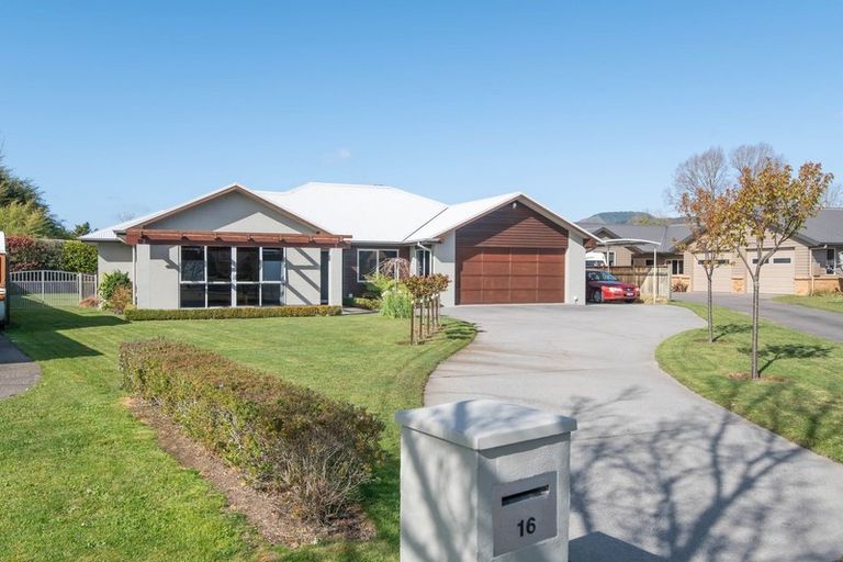 Photo of property in 16 Holden Avenue, Holdens Bay, Rotorua, 3010