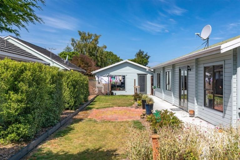 Photo of property in 6 Tracy Place, Redwood, Christchurch, 8051