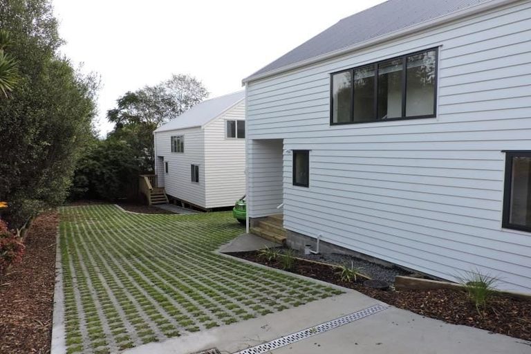 Photo of property in 548b Glenfield Road, Glenfield, Auckland, 0629