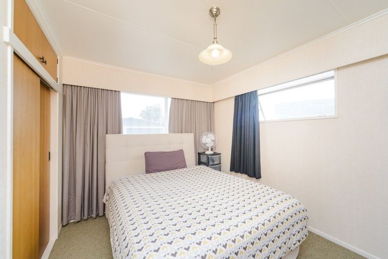 Photo of property in 11 Raglan Avenue, Cloverlea, Palmerston North, 4412