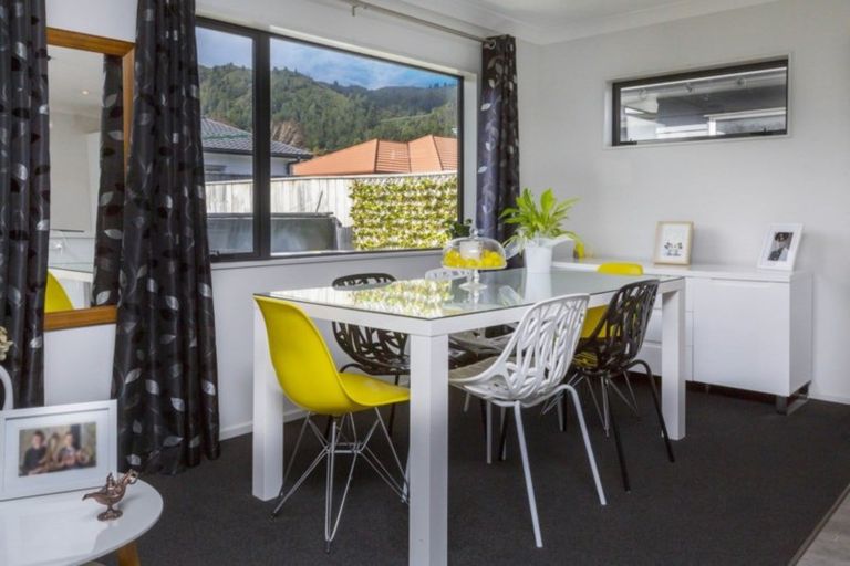Photo of property in 14 Poppy Watts Grove, Stokes Valley, Lower Hutt, 5019