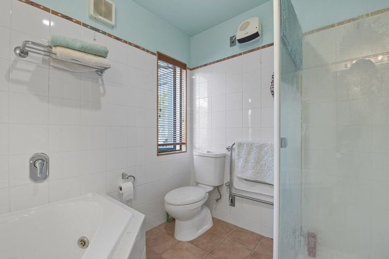 Photo of property in 31 Durness Place, Red Beach, 0932