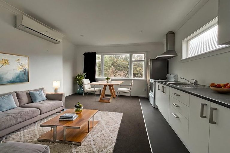 Photo of property in 1/190 The Parade, Island Bay, Wellington, 6023