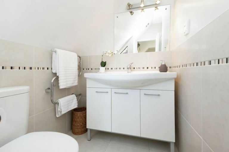 Photo of property in 24 Copperfield Terrace, Mellons Bay, Auckland, 2014