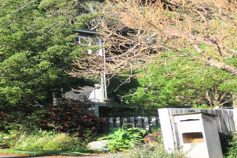 Photo of property in 8g Tawa Street, Eastbourne, Lower Hutt, 5013