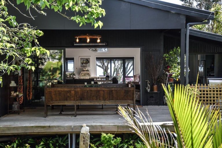 Photo of property in 6 The Strand, Whakapirau, Maungaturoto, 0583