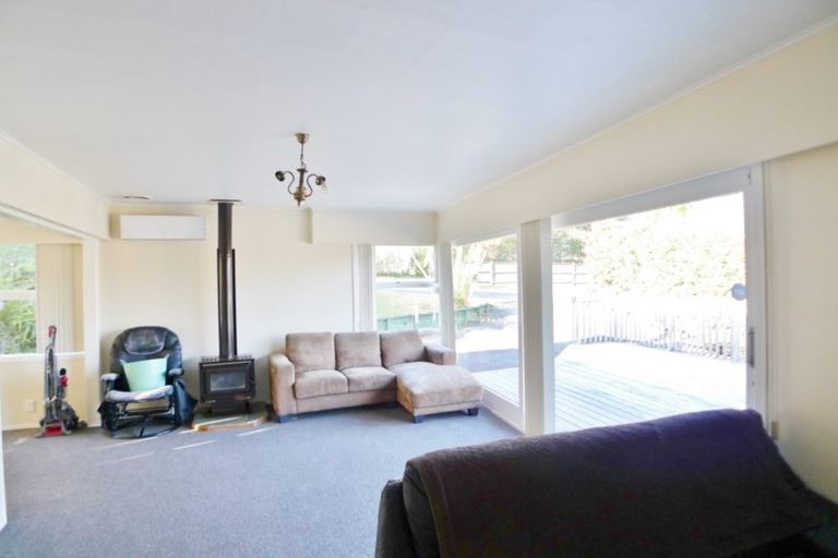 Photo of property in 15 Woodcote Drive, Glenfield, Auckland, 0629