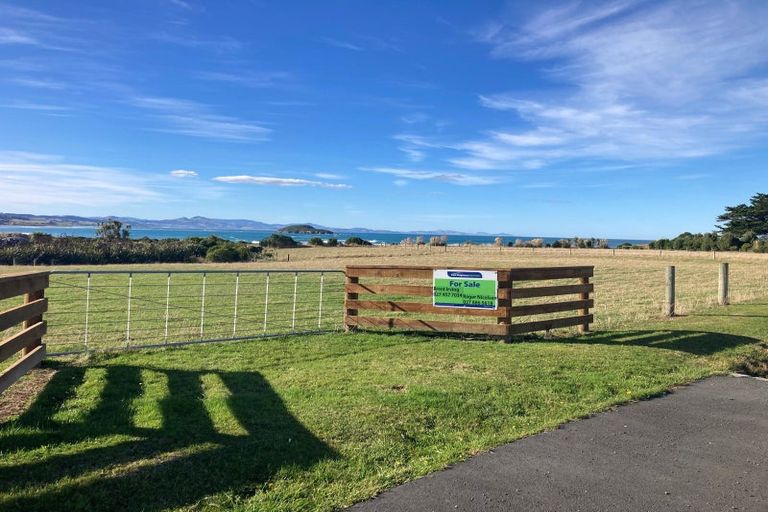 Photo of property in 11 Otuarae Drive, Taieri Beach, 9091