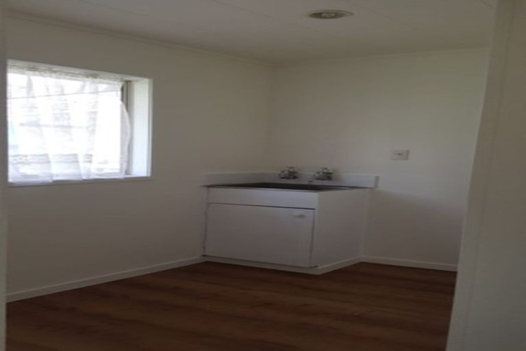 Photo of property in 10 St Margaret Place, West Harbour, Auckland, 0618
