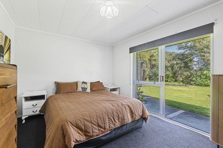 Photo of property in 1138 South Road, Oakura, 4314