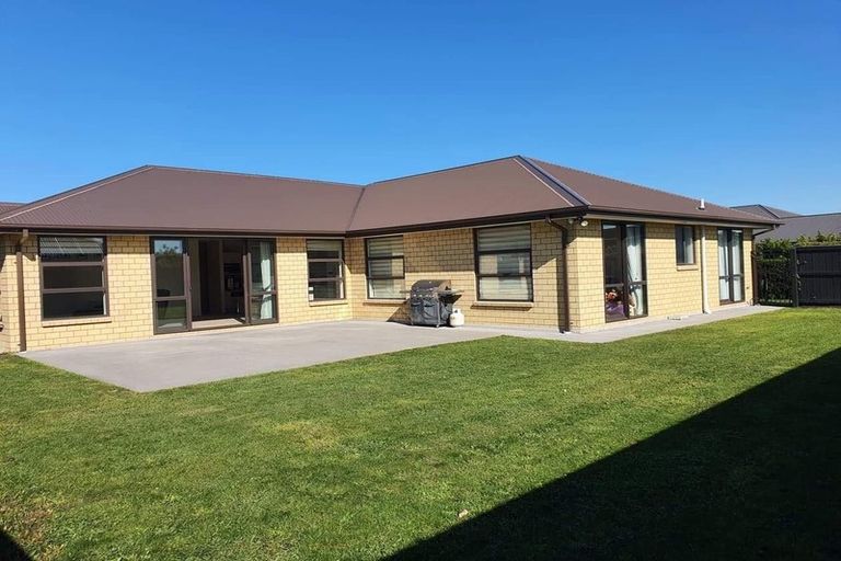 Photo of property in 8 Hedge Close, Halswell, Christchurch, 8025