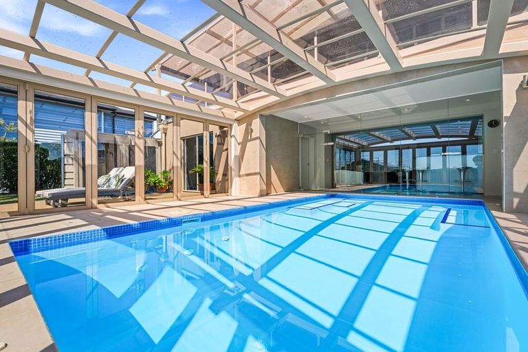 Photo of property in 8 Kawai Rise, Te Atatu Peninsula, Auckland, 0610