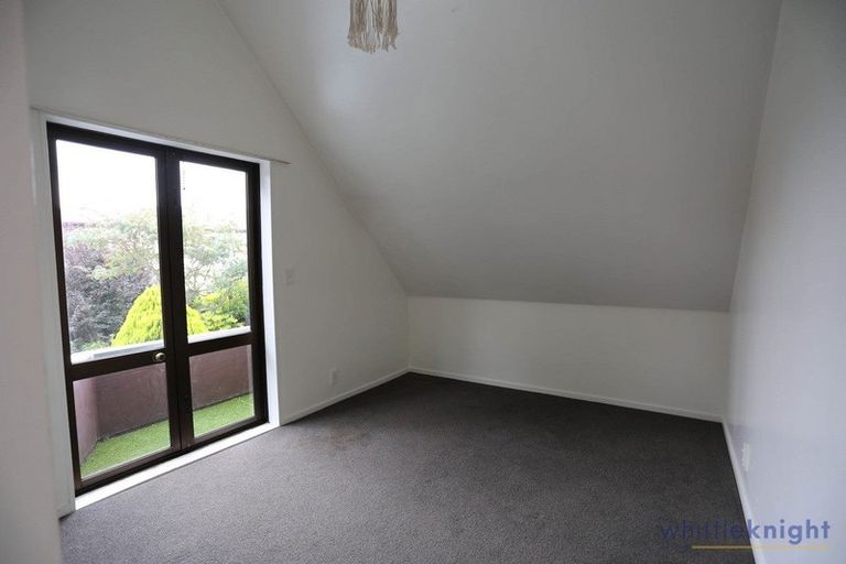 Photo of property in 2/4 Montana Avenue, Ilam, Christchurch, 8041