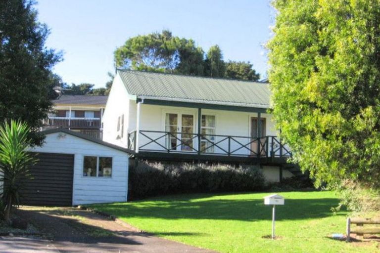 Photo of property in 19 Kingsclere Place, Goodwood Heights, Auckland, 2105