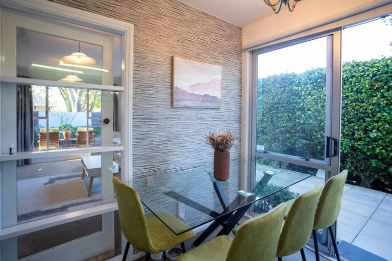 Photo of property in 35 Montclare Avenue, Avonhead, Christchurch, 8042