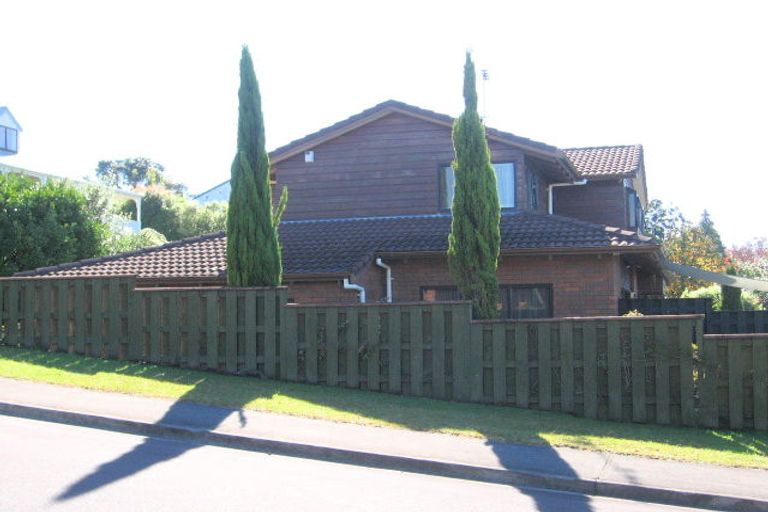 Photo of property in 6 Oakpark Place, West Harbour, Auckland, 0618