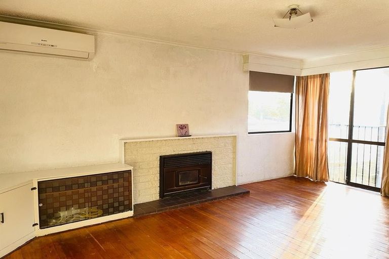 Photo of property in 9 Humphrey Kemp Avenue, Henderson, Auckland, 0612