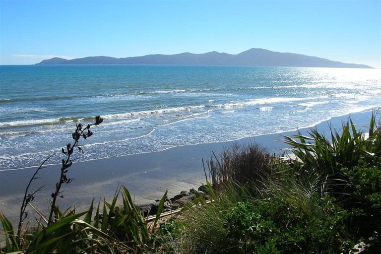 Photo of property in 56 The Esplanade, Raumati South, Paraparaumu, 5032