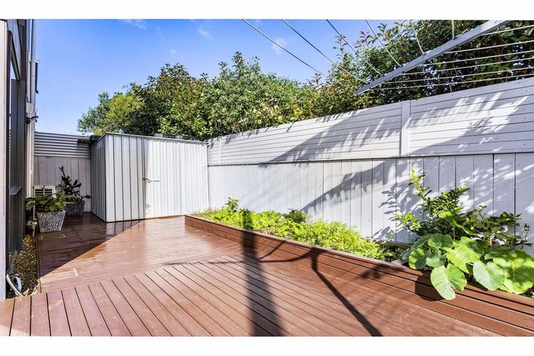 Photo of property in 2 Te Aparangi Road, Papakura, 2110