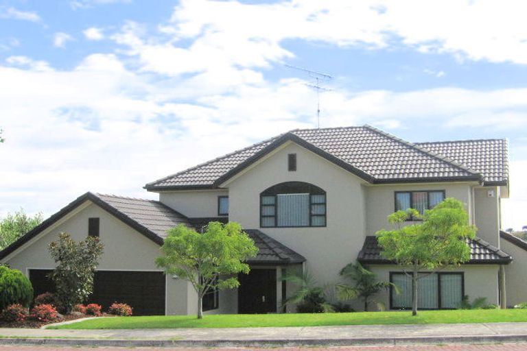 Photo of property in 11 Margaret Henry Crescent, Oteha, Auckland, 0632