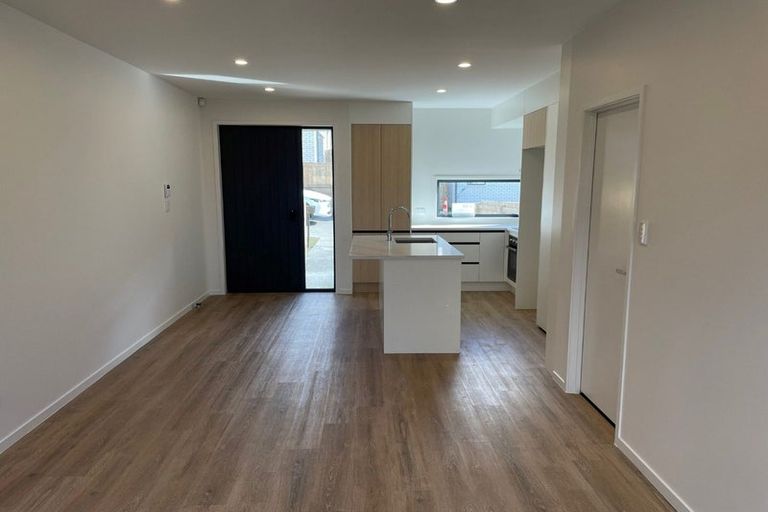 Photo of property in 40 Clay Works Lane, New Lynn, 0600