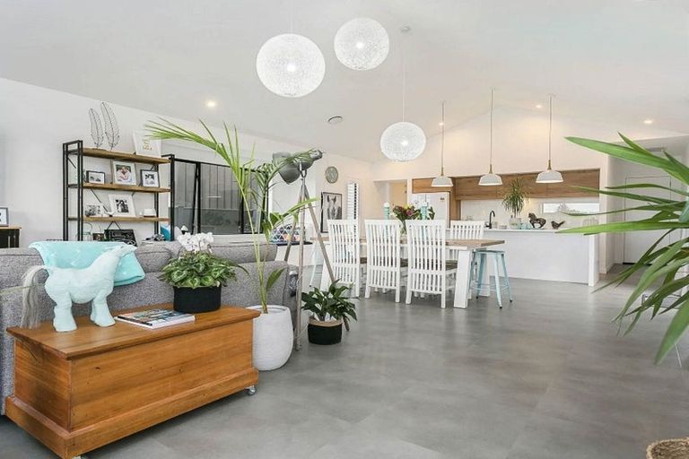 Photo of property in 5 Alan Livingston Drive, Cambridge, 3434