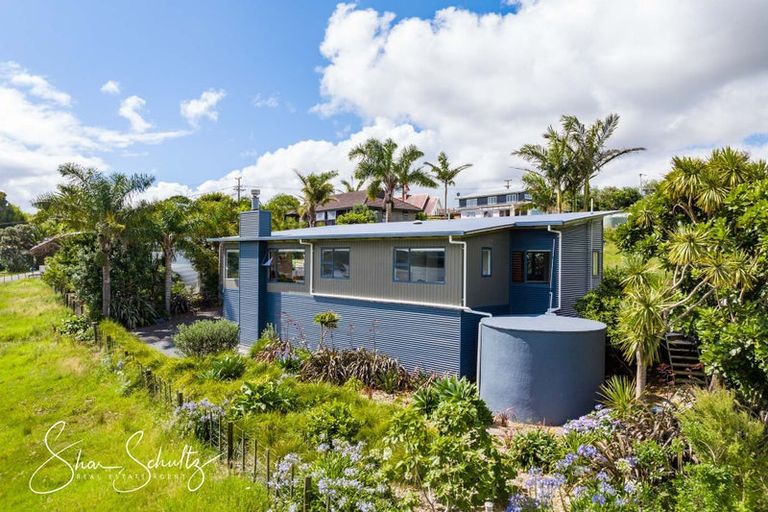 Photo of property in 24 Oxford Street, Whakapirau, Maungaturoto, 0583