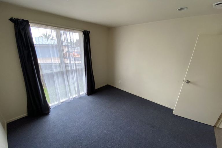 Photo of property in 324i West Coast Road, Glen Eden, Auckland, 0602