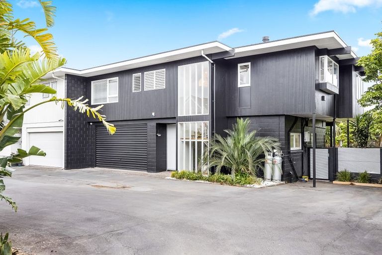 Photo of property in 2/5 Hauraki Road, Hauraki, Auckland, 0622